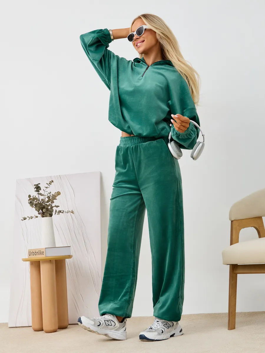 Damen samtiges zweiteiliges Lounge-Set mit Kapuzen-Halbzip und elastischer Bundhose EB