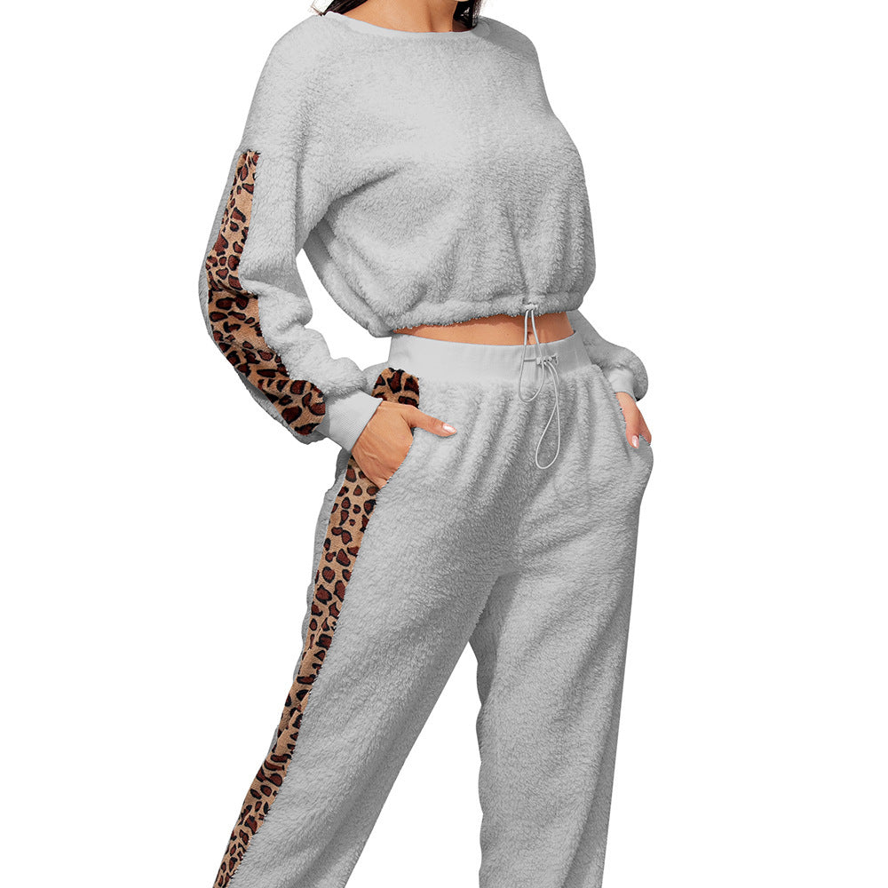 Damen Set aus freizeitorientiertem Sweatshirt und Jogginghose im modischen Fleece-Look EB