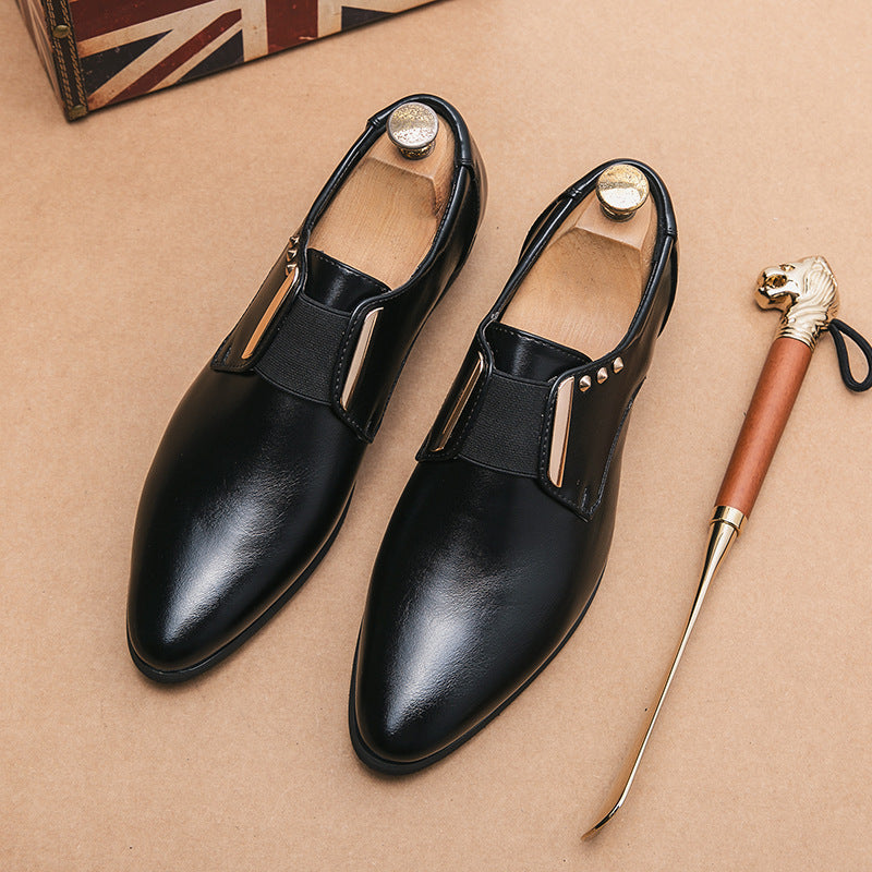 Herren elegante spitze Slip-On Business-Halbschuhe mit elastischer Gummilasche und dekorativen Metallapplikationen EB