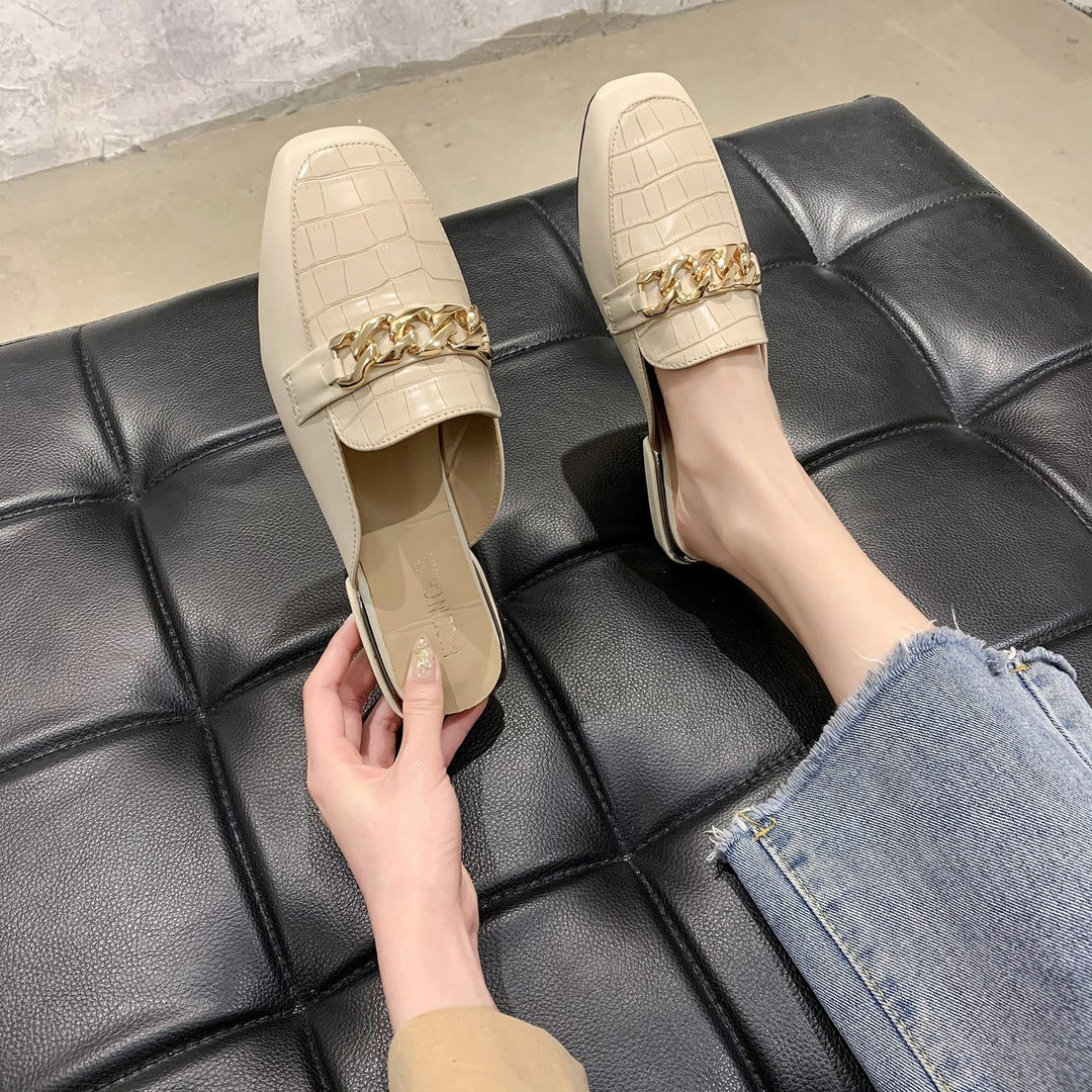 Damen Mules mit hochwertiger Kroko-Prägung und modischer Kettenapplikation EB