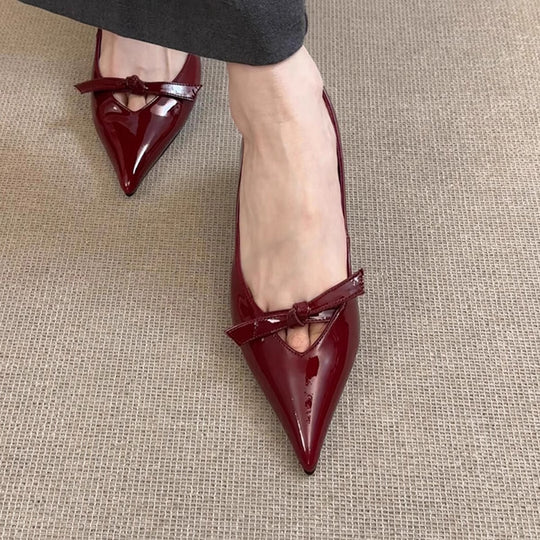 Damen spitze Ballerinas mit schickem Schleifen-Detail und komfortablem Blockabsatz EB