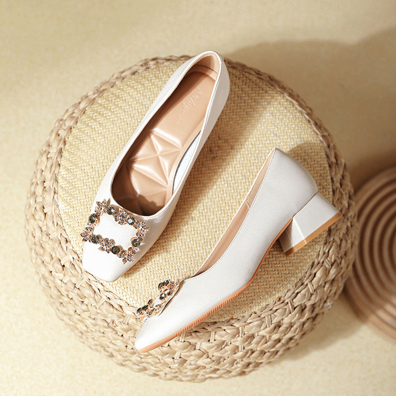 Damen elegante Pumps mit modischem Blockabsatz und funkelndem Schmuckdetail EB