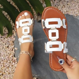 Damen Elegante Riemensandalen mit modischen Metallakzenten EB