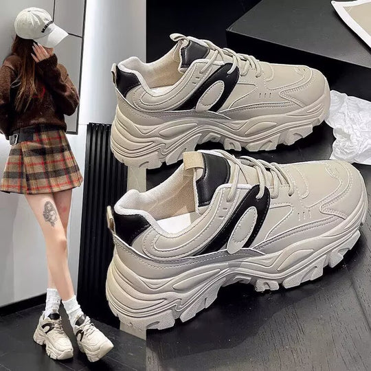 Damen Trendy Sneaker mit ausgeprägter Sohle und sportlichem Design EB