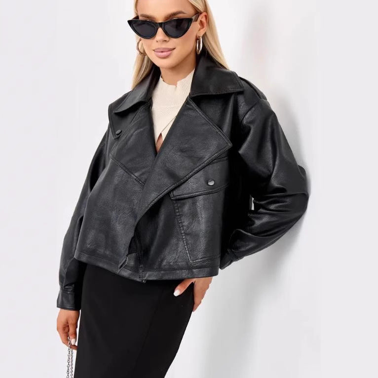 Damen Cropped Bikerjacke aus Kunstleder mit oversized Schnitt und strukturierten Details EB