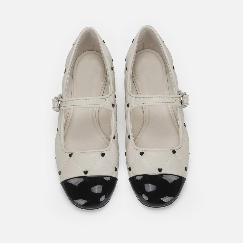 Damen Elegante Ballerinas mit verstellbarem Riemen und geschmackvollem Lackdetail EB