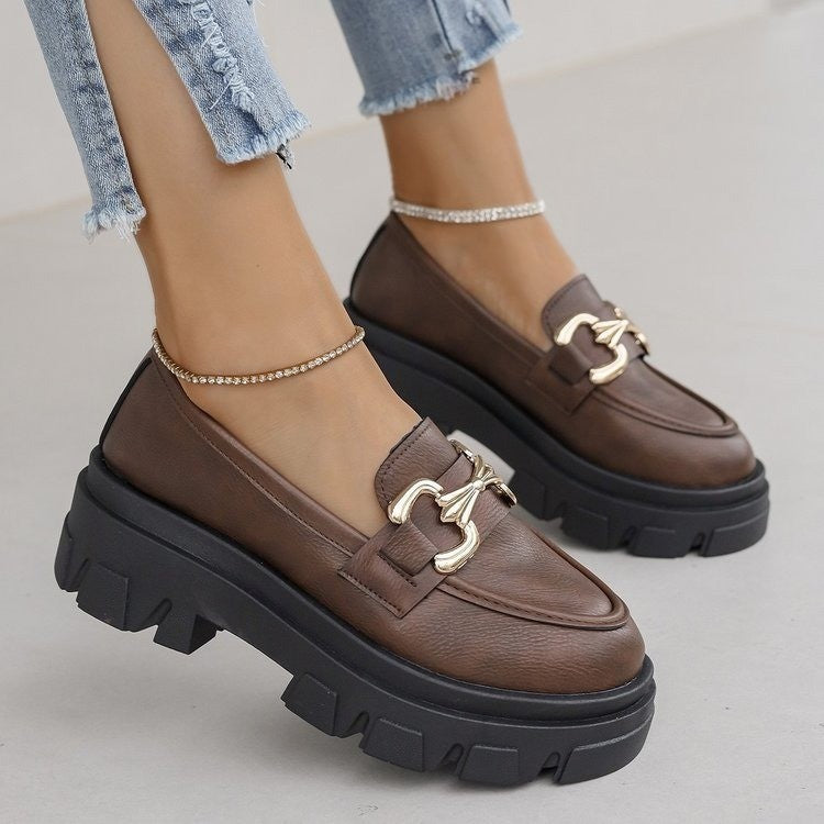 Damen nan Chunky Loafer mit profilierter Plateau‑Laufsohle und goldfarbener Zierspange EB
