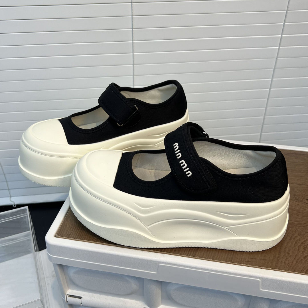 Damen Sportliche Slip-On Sneakers mit verstellbarem Klettverschluss und dämpfendem Fußbett EB