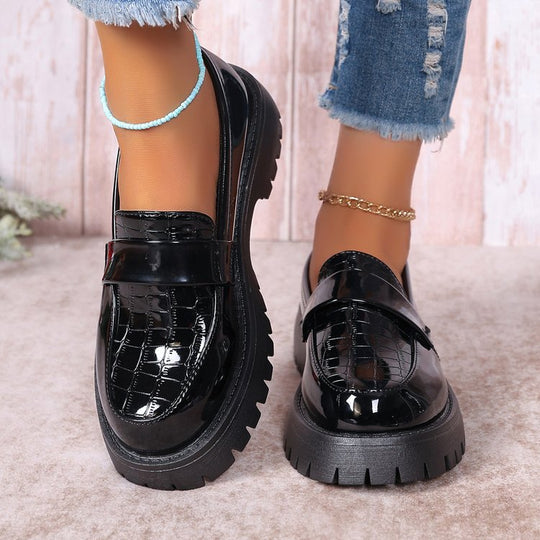 Damen  Lack-Loafer mit profilierter Traktorsohle, Krokoprägung und gepolstertem Komfortfußbett EB