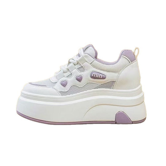 Damen Plateau-Sneaker mit einzigartigem Herzmotiv und atmungsaktiver Mesh-Oberfläche EB
