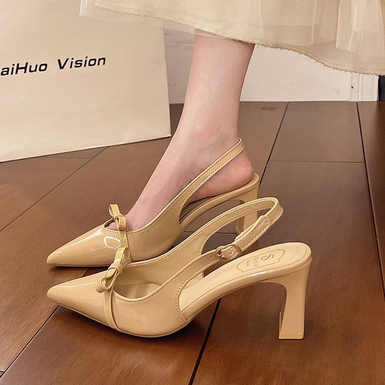 Damen Slingback-Pumps mit spitz zulaufendem Design und glänzender Oberfläche EB