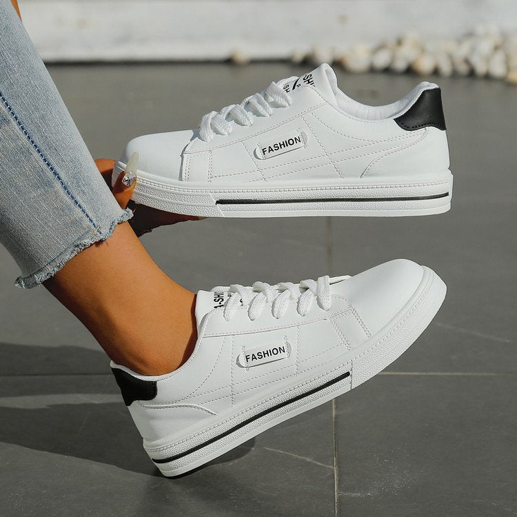 Damen Sneakers mit klassischem Design und modischem Akzent EB
