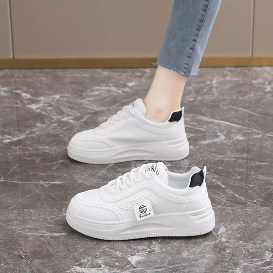 Damen Sportliche Sneaker mit gepolsterter Innensohle und rutschfester Laufsohle EB