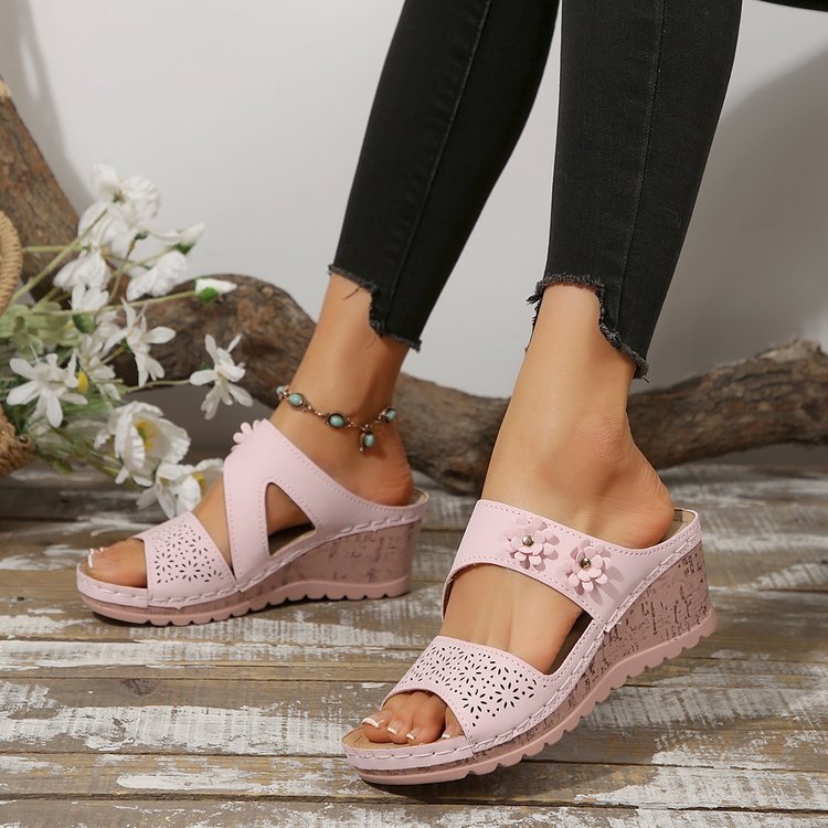 Damen Komfortable Sandalen mit floraler Perforation und ergonomischem Fußbett EB