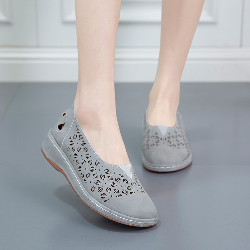 Damen Atmungsaktive Slip-On Clogs mit elegantem Lochmuster und rutschfester Sohle EB
