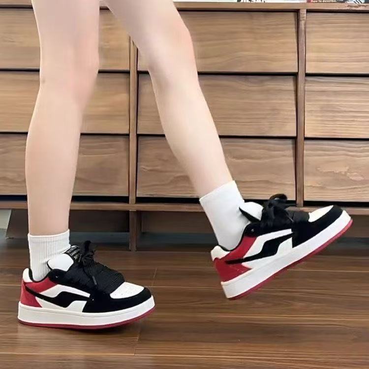 Damen Sportliche Sneaker mit modischem Design und atmungsaktiven Elementen EB