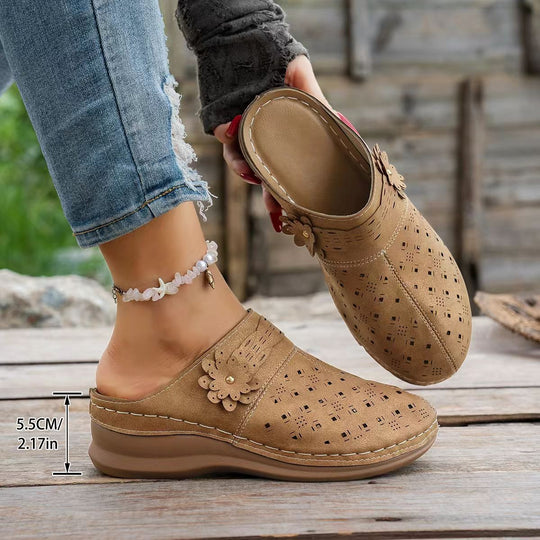 Damen bequeme Clogs mit atmungsaktivem Lochmuster und dekorativer Blumendetails EB