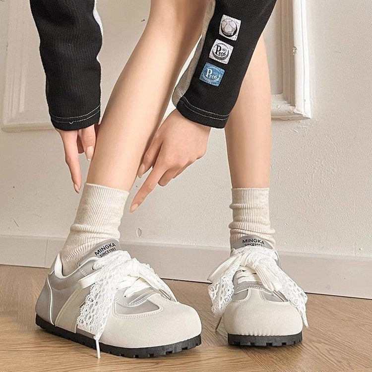 Damen Sneakers mit verspieltem Schnürdesign und komfortabler Dämpfung EB