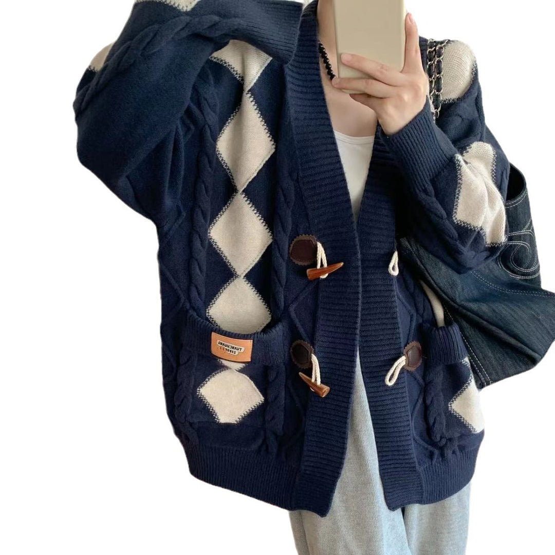 Damen Grob gestrickter Cardigan mit romantischem Rautenmuster und dekorativen Holzknöpfen EB