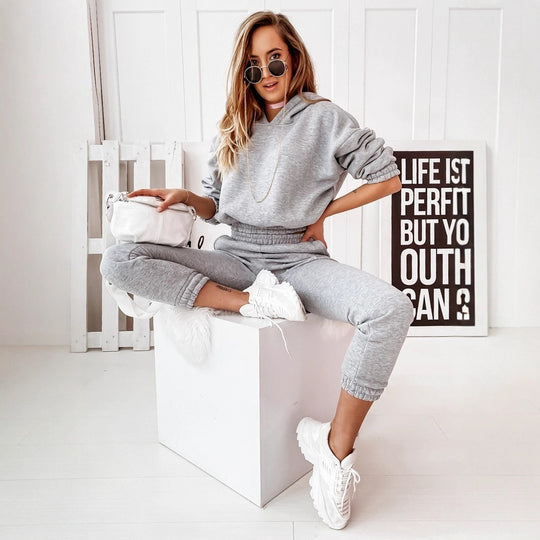 Damen Jogginganzug mit modernem Schnitt und lässigem Hoodie-Stil EB