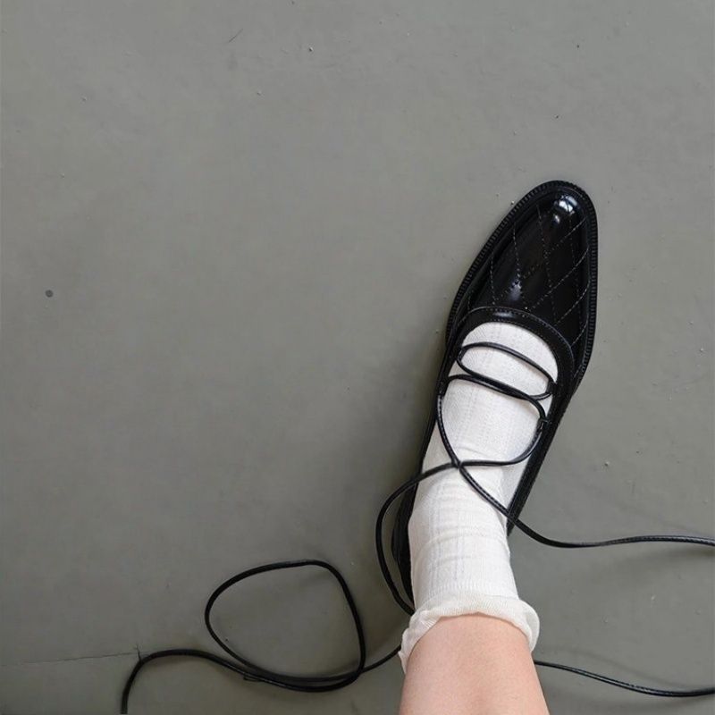 Damen edle Lackleder-Schuhe mit raffiniertem Schnürdesign EB