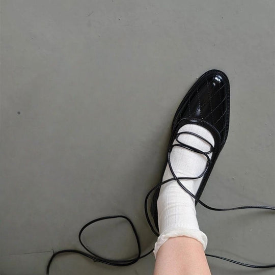 Damen edle Lackleder-Schuhe mit raffiniertem Schnürdesign EB