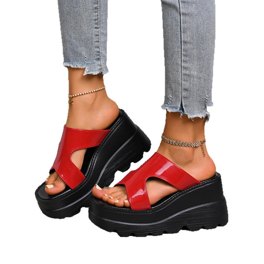 Damen Plattform-Sandalen mit elegantem Metallic-Riemendesign und rutschfester Sohle EB