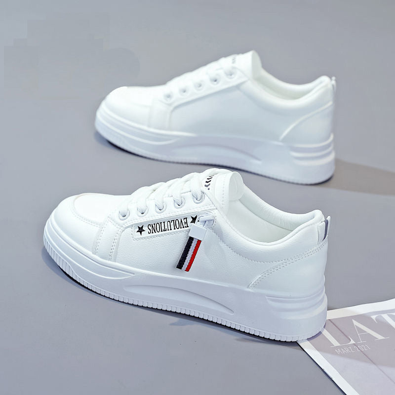 Damen Sportliche Sneakers mit zeitgemäßem Design und dämpfender Sohle EB