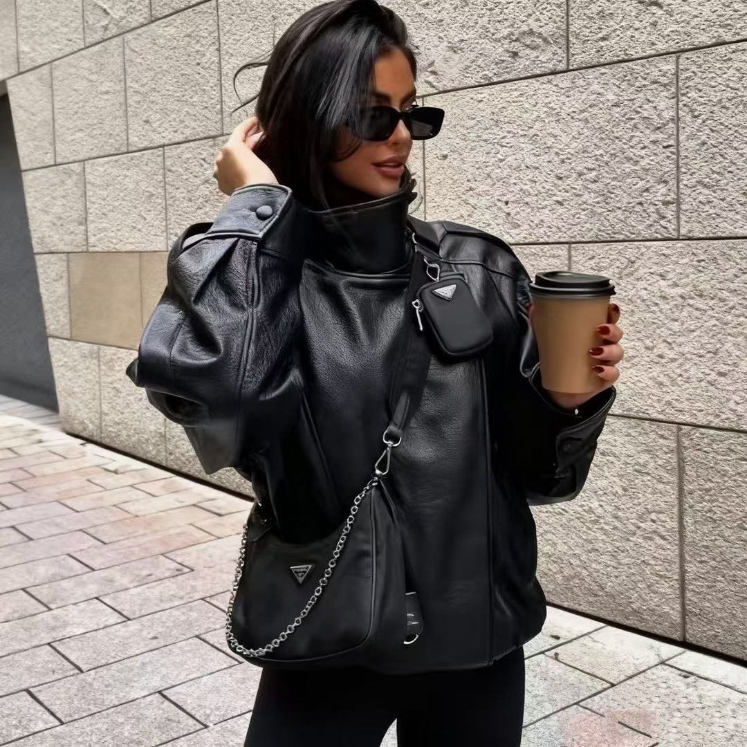 Damen nan oversize Kunstlederblouson mit hohem Stehkragen, asymmetrischer Druckknopfleiste, Schulterklappen und elastischem Saum EB