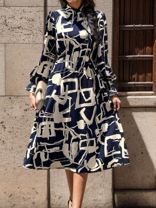 Damen Langarm Kleid mit modernem Grafikdesign EB