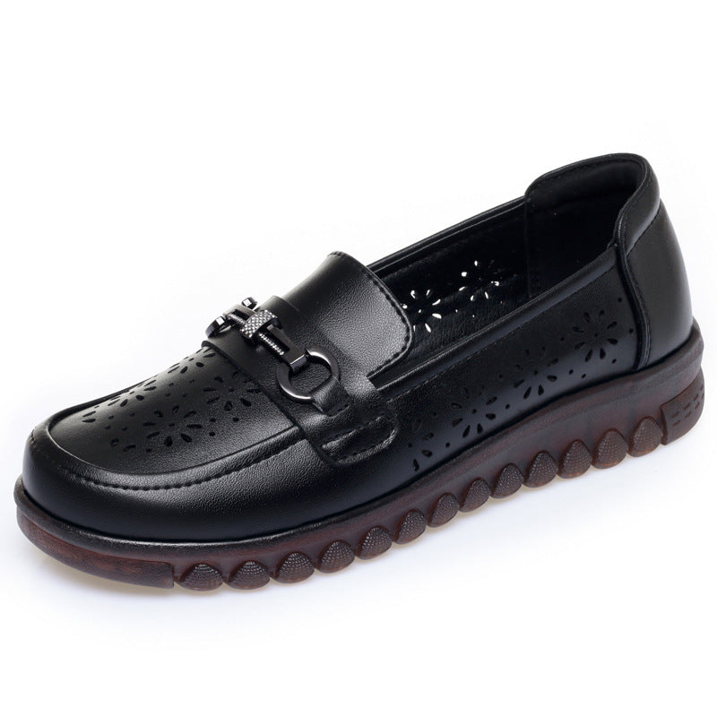 Damen Bequeme Mokassins mit luftiger Perforation und modischem Schmuckdetail EB