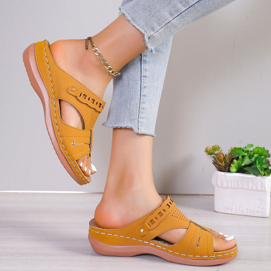 Damen Komfortable und luftige Pantolette mit modischem Schnitt EB