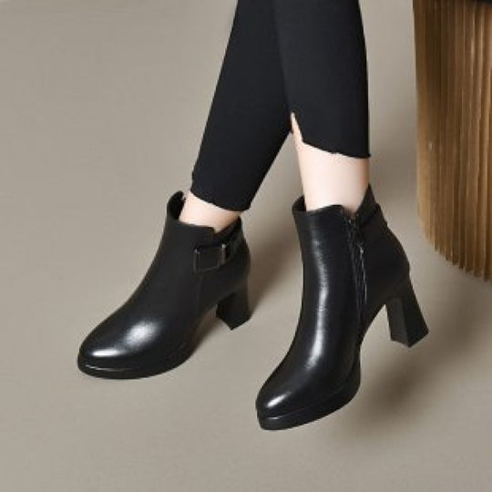 Damen Elegante Stiefeletten mit Blockabsatz und verstellbarem Riemen EB