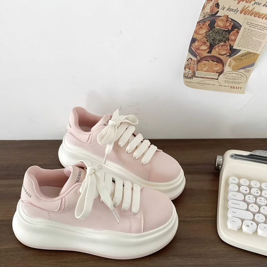 Damen Trendige Plateau-Sneaker mit eleganten Details EB