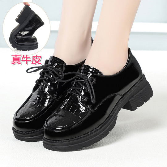 Damen Schnürschuhe im glänzenden Look EB