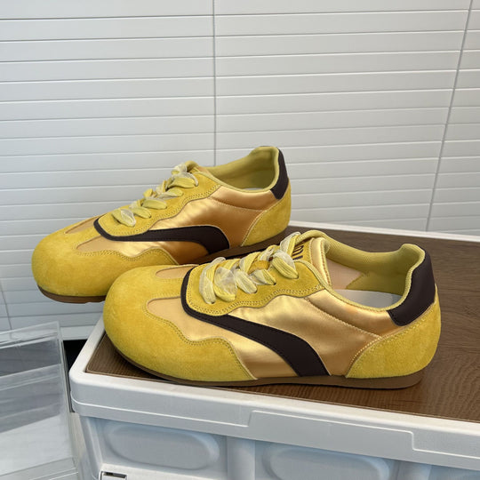 Damen Sneakers mit weichem Wildleder und glänzender Satin-Oberfläche EB