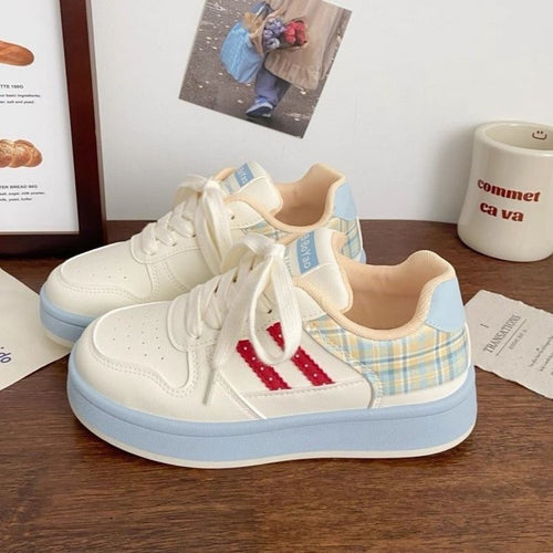 Damen modische und bequeme Sneakers im verzierten Design EB