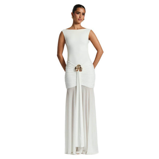 Damen elegantes bodenlanges Abendkleid mit raffinierten Fältchen und dekorativer Brosche EB