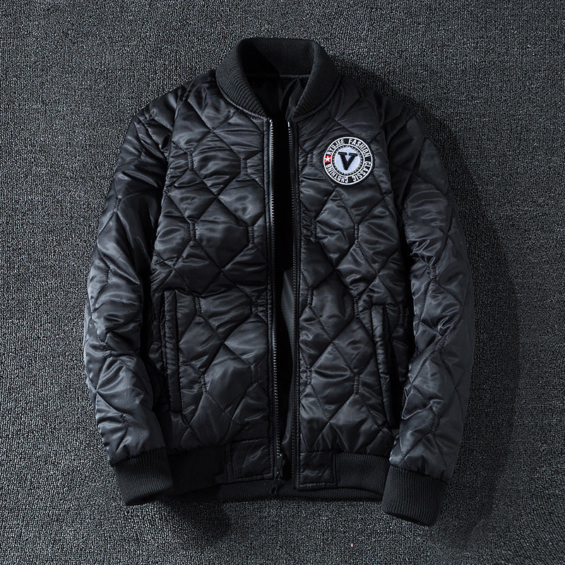Herren modische Wende-Bomberjacke mit Steppdesign und Applikationen R&B