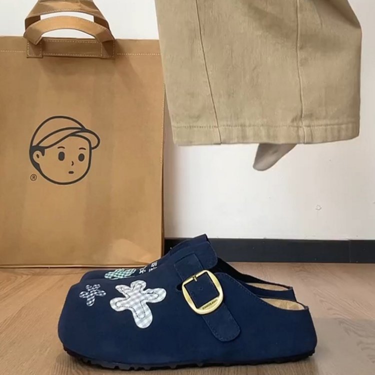 Damen Clogs mit stilvollem Schnallenverschluss und verspielten Applikationen EB