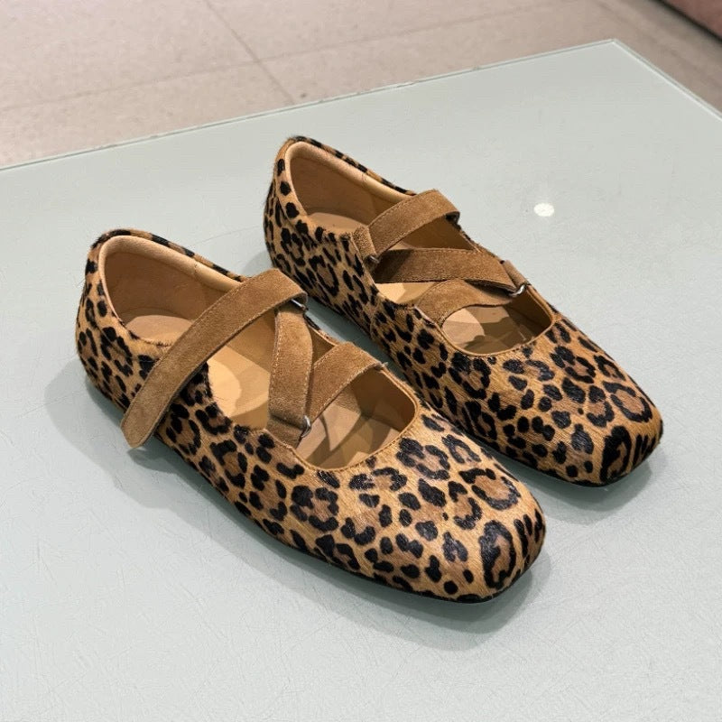 Damen Ballerinas im Leo-Design mit elegantem Riemchen EB