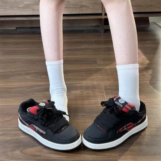 Damen Sportliche Low-Top Sneakers mit atmungsaktiver Mesh-Oberfläche und dämpfender Sohle EB