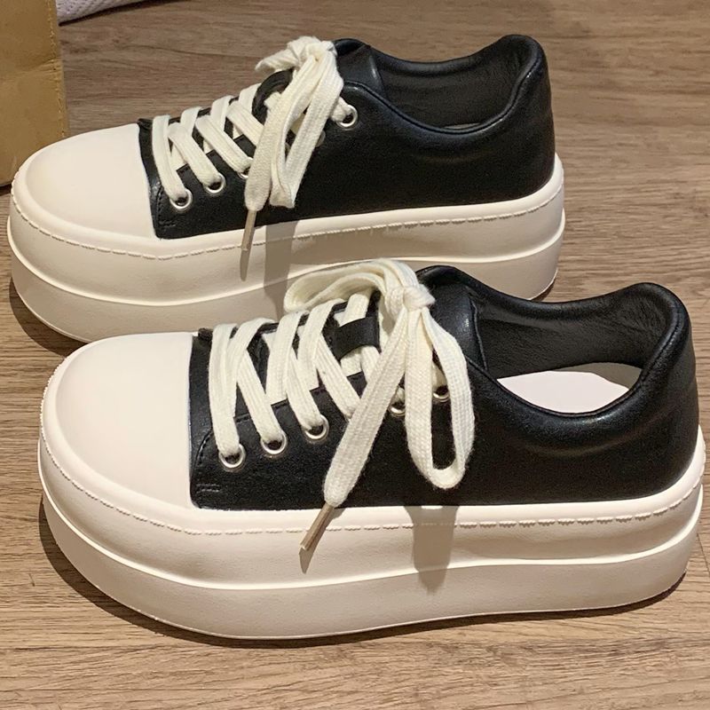 Damen Retro Plateausneaker mit zweifarbiger Lederoptik und extrahoher Gummiplattform EB