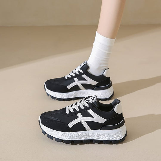 Damen Sportliche Sneakers mit robustem Sohlenprofil und dämpfender Technologie EB
