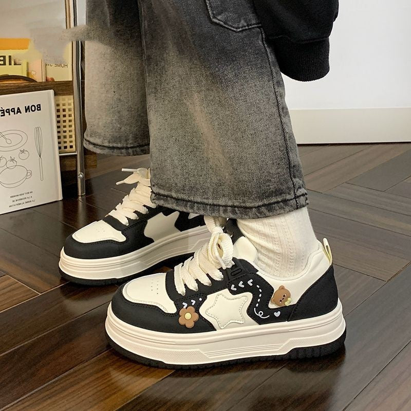 Damen Modische Chunky Sneakers mit verspielten Applikationen EB