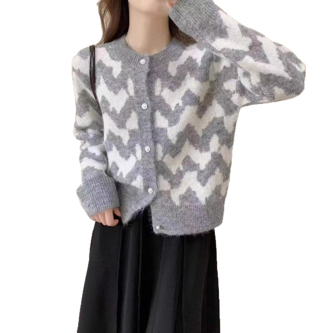 Damen Strickjacke mit modernem Zickzackmuster und dekorativen Knöpfen EB