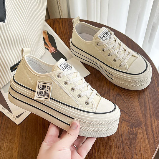 Damen Plateau-Sneaker im trendigen Design mit kontrastierenden Textilien und hoher Sohle EB