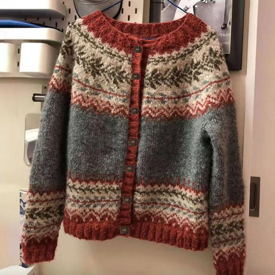Damen nan gemusterte Strickjacke mit Rundpasse, Holzknöpfen und Eingrifftaschen EB