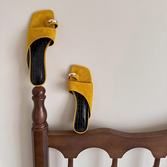 Damen Komfortable und elegante Clogs mit modischem Riemchen EB