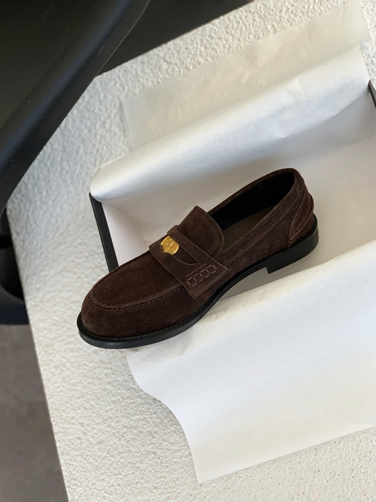 Damen Mokassins aus weichem Wildleder mit elegantem Goldakzent EB